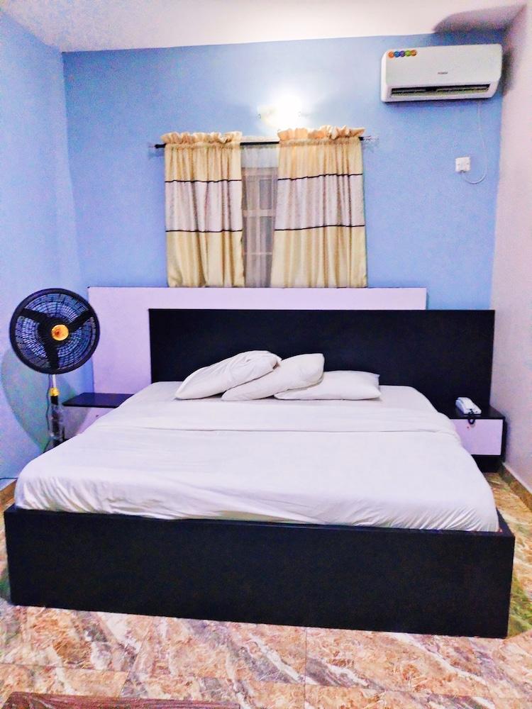 Lacoms Hotels and Suites