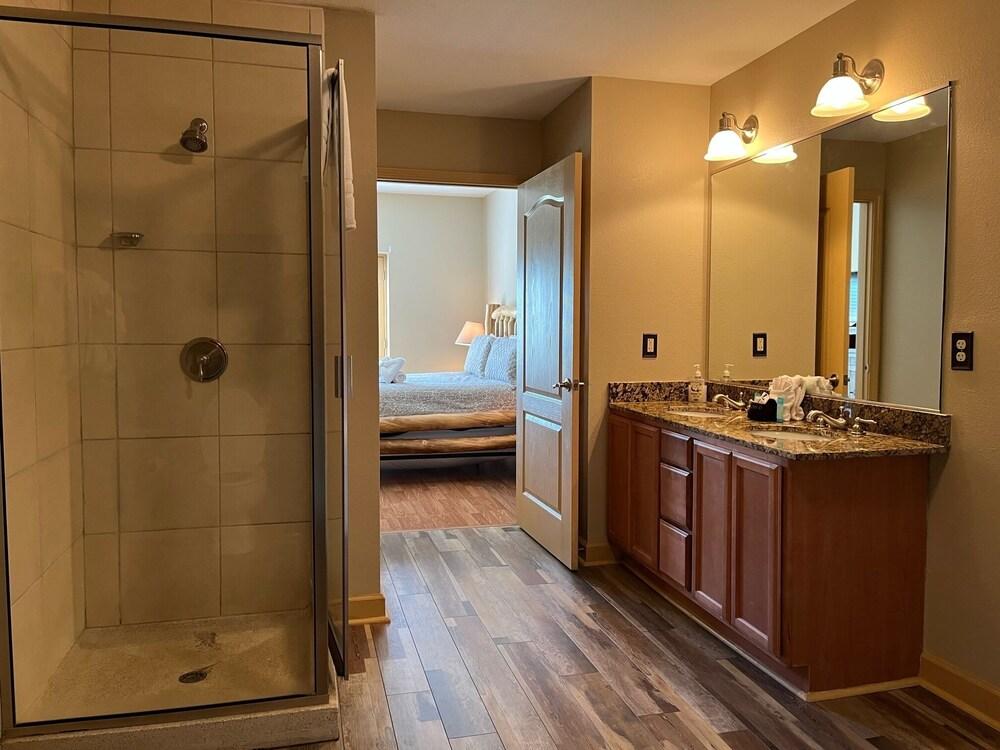 MVC - Unit 3303 in Pigeon Forge