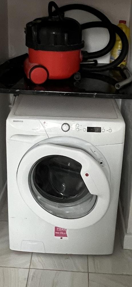 1 Private Bedroom Sharing Bathroom and Kitchen