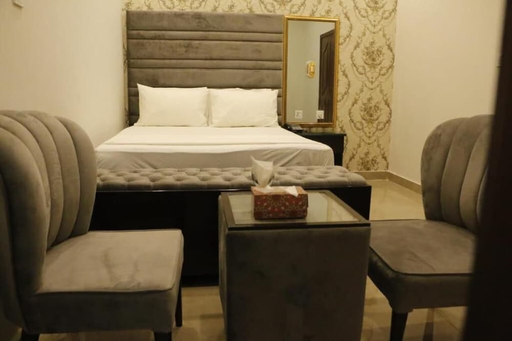 Red Fort Hotel Lahore