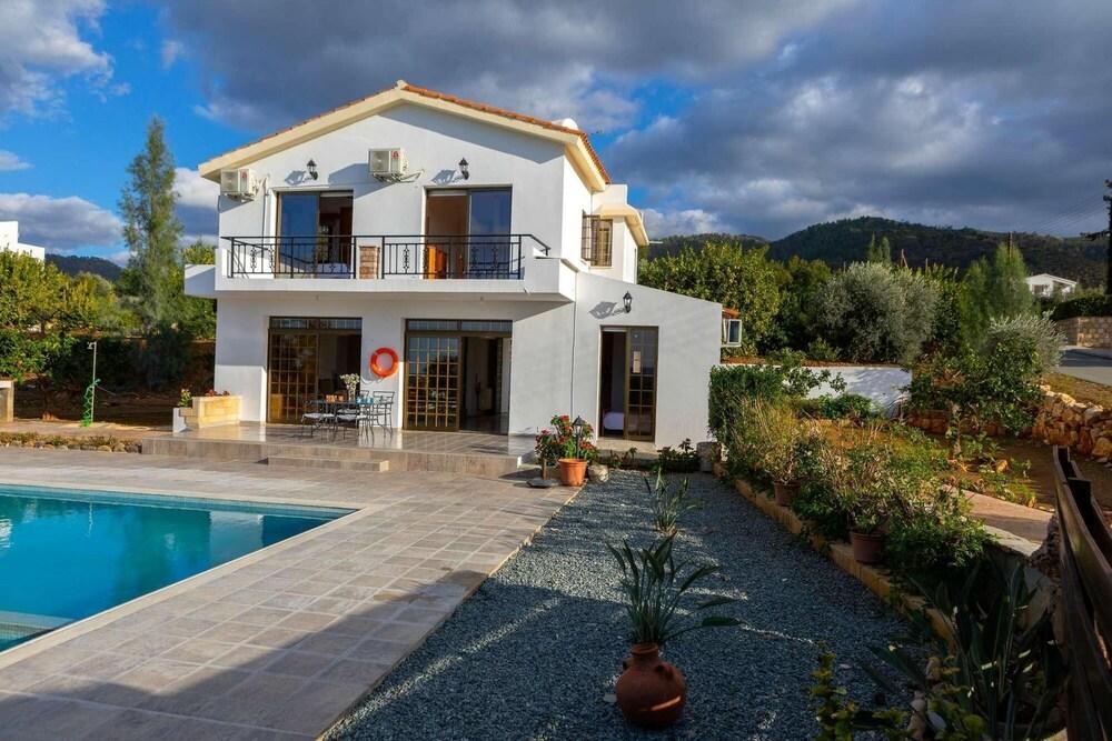 Villa Adonis Large Private Pool Walk to Beach