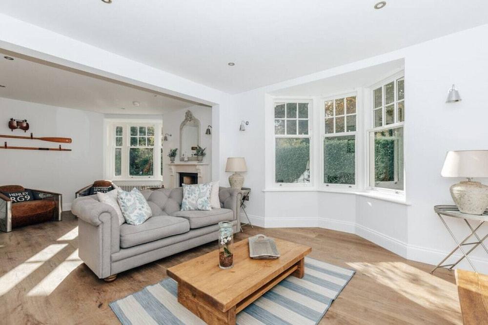 Woodvale Retreat - Sleeps 10