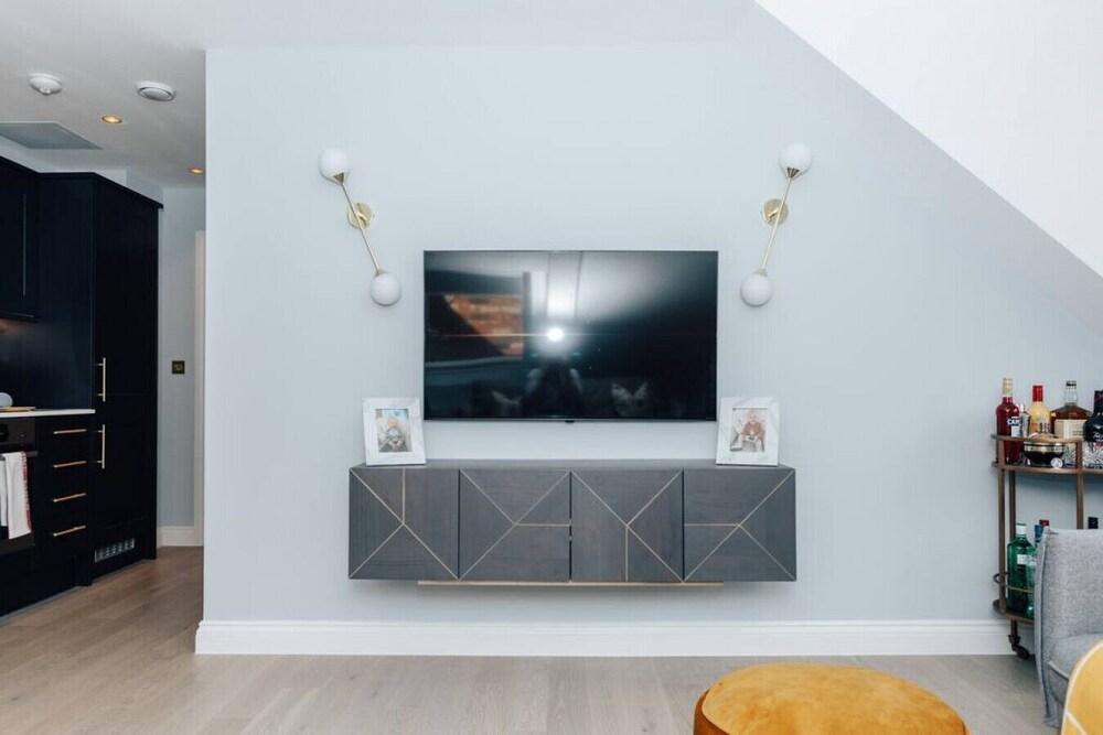 The Duke - One Parking Space