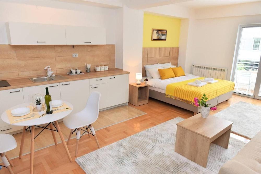 Unique Apartment Leninova