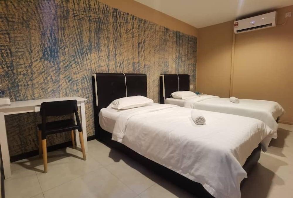 OYO HOME 90667 Chen Room Bs