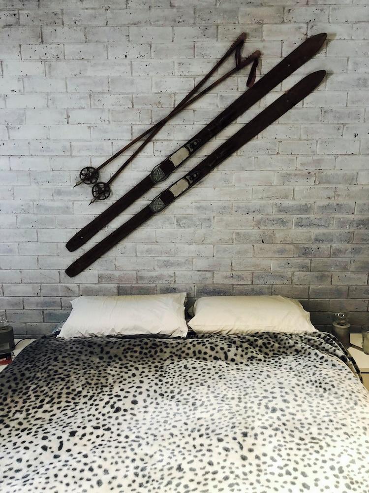 1 Bedroom Lawlers 24