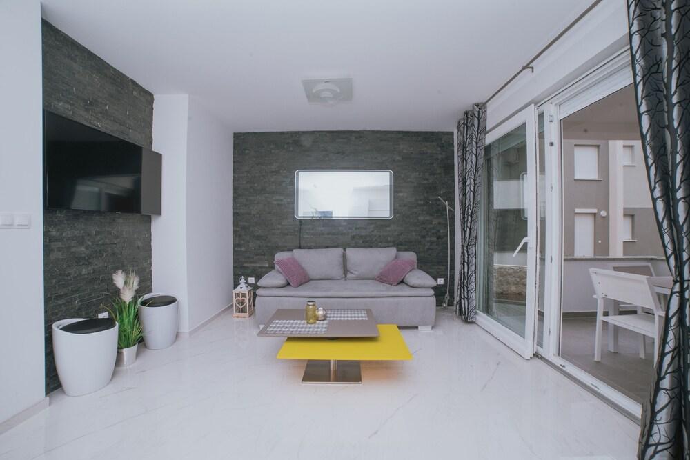 Apartment Relax with Jacuzzi & Garden