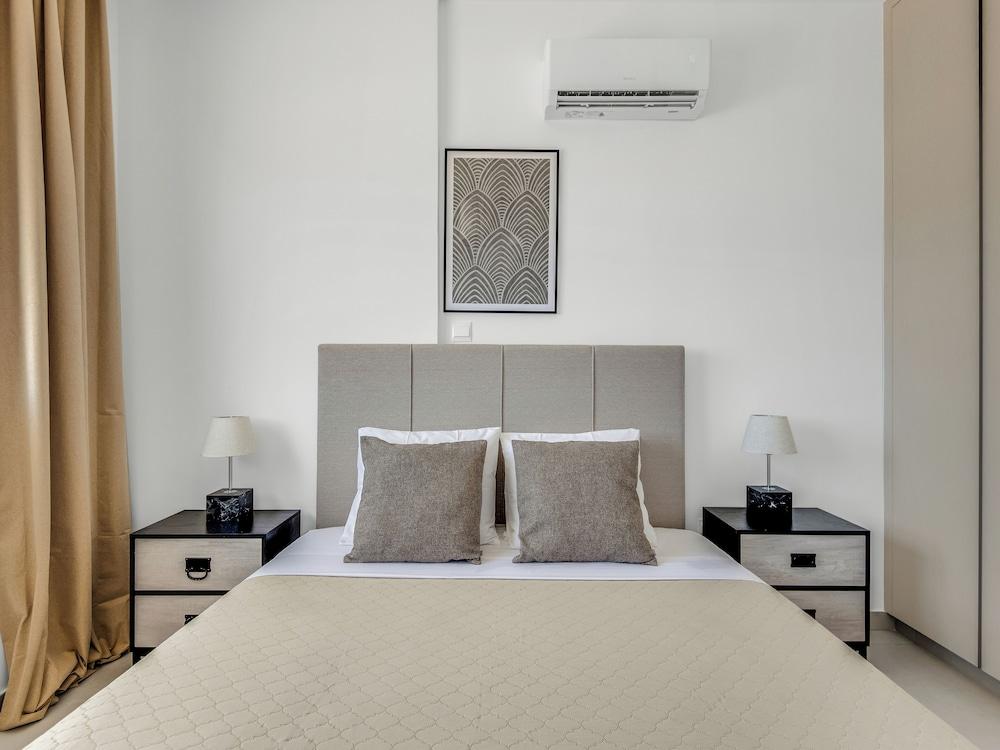 Sanders Elgio - Delightful 2-bdr Apt With Balcony