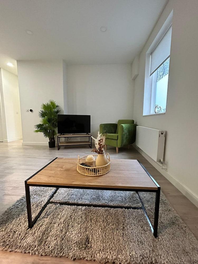 Luxury 1-bed Town Centre South Stevenage