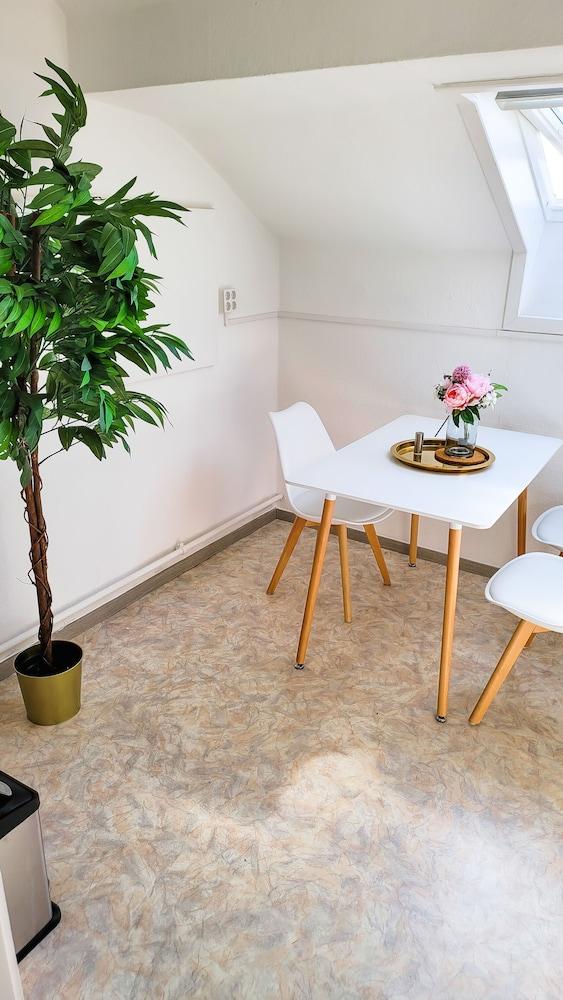 DG Rechts 40m 2-Zimmer Wohnung