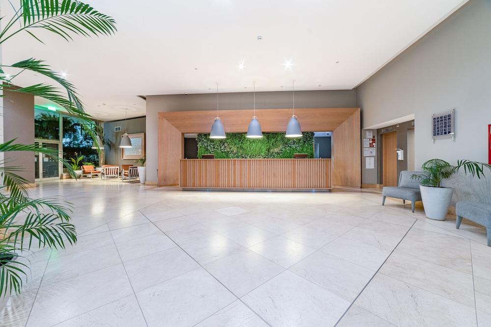 Yellow Praia Monte Gordo