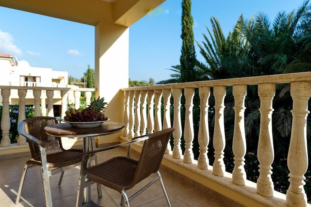 Villa Tsikkos Tria in Argaka