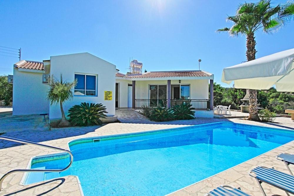 Villa Anthoulis in Latchi