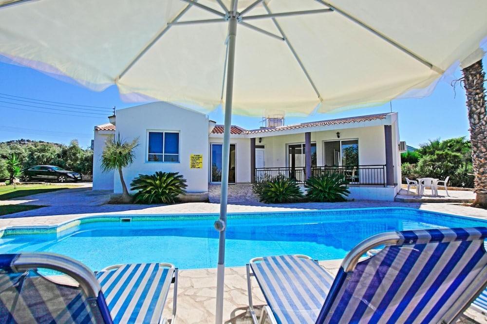 Villa Anthoulis in Latchi