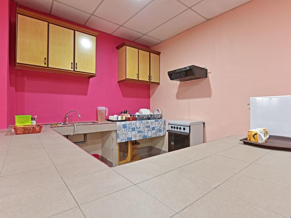 OYO 90672 De Paradise Turtle Hotel