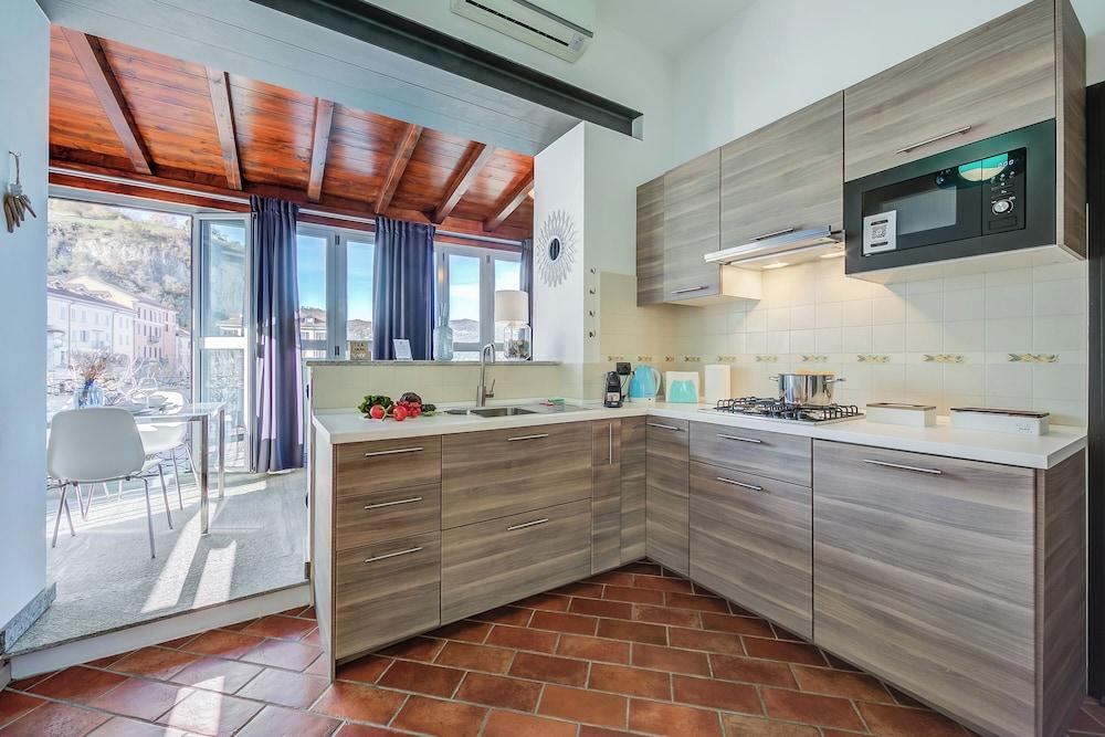 Stella Del Lago Pied Dans L'eau