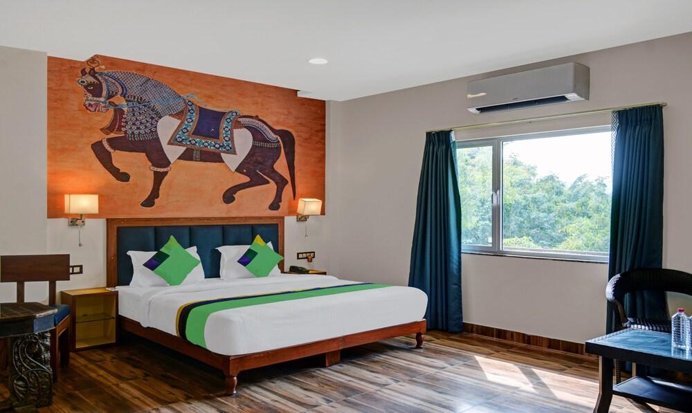 Treebo Trend The Lavit Malhar With Mountain View