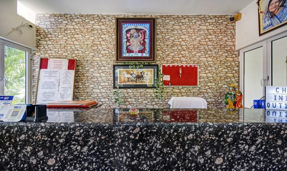 Treebo Trend The Lavit Malhar With Mountain View