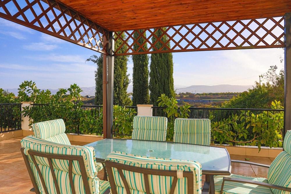 Villa Ira Finiki in Latchi