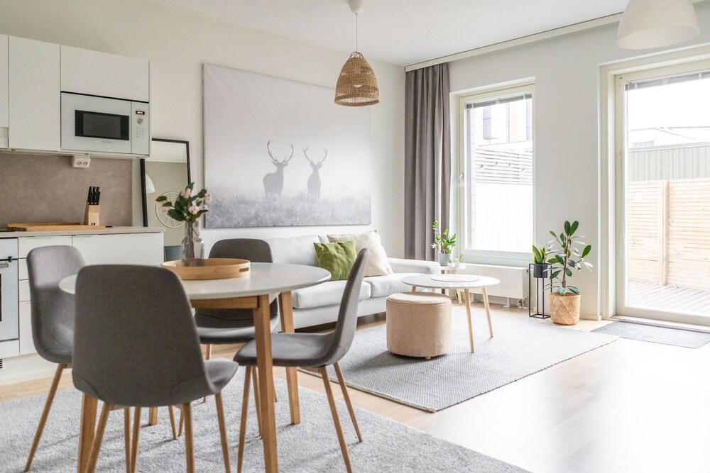 Spacious 1br with parking on the street