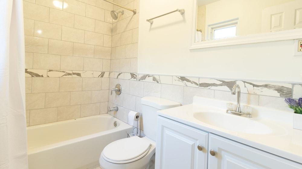 Deluxe single bed 1st FL in Elmhurst NY