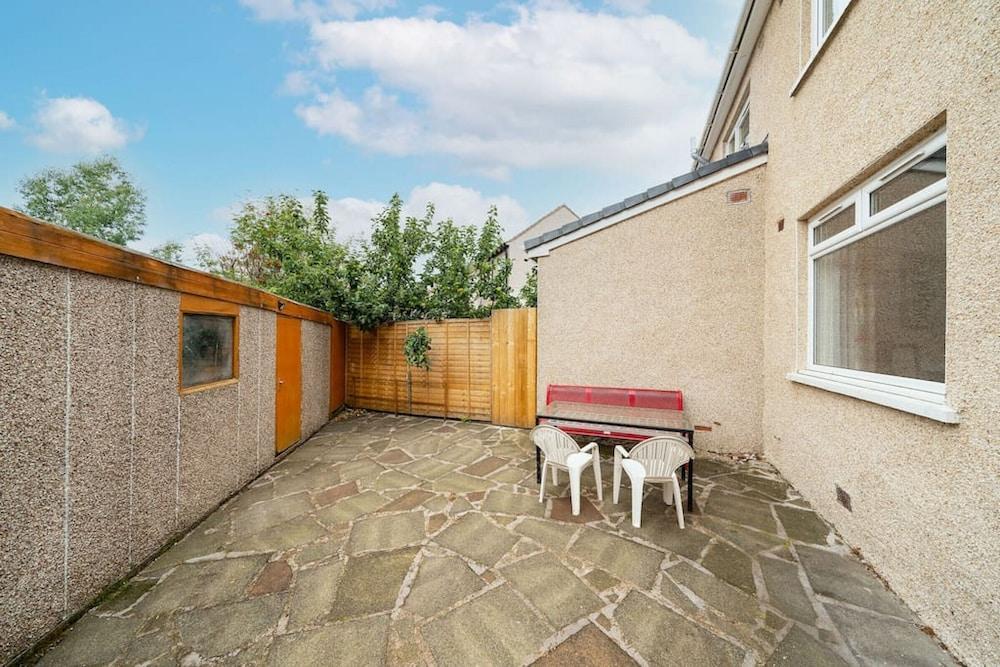 Jocks - Perfectly Placed Parklands Apartment