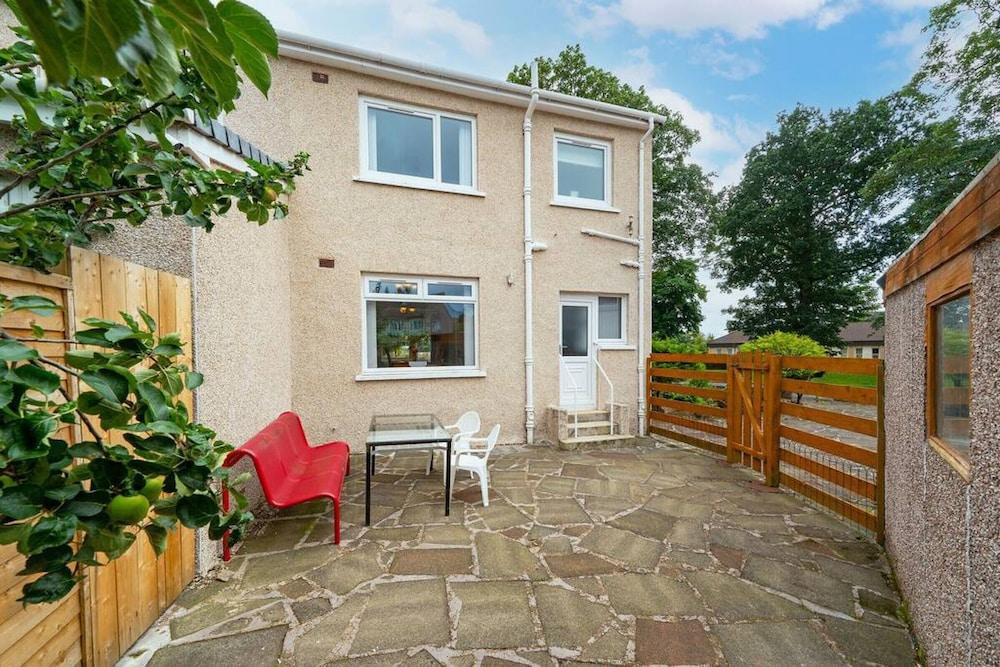 Jocks - Perfectly Placed Parklands Apartment