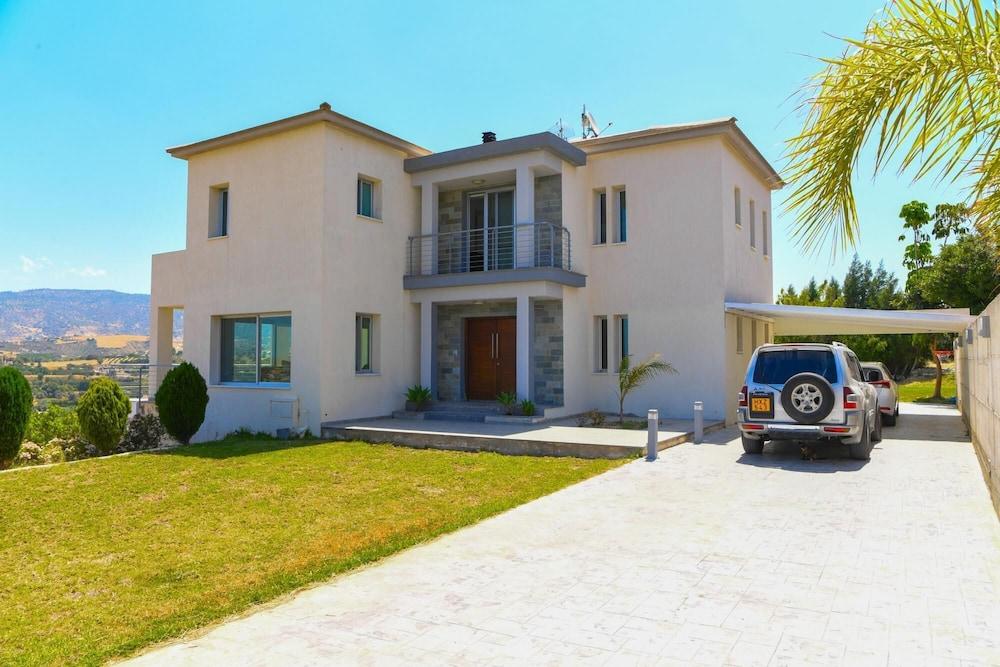 Villa In Paradise in Goudi