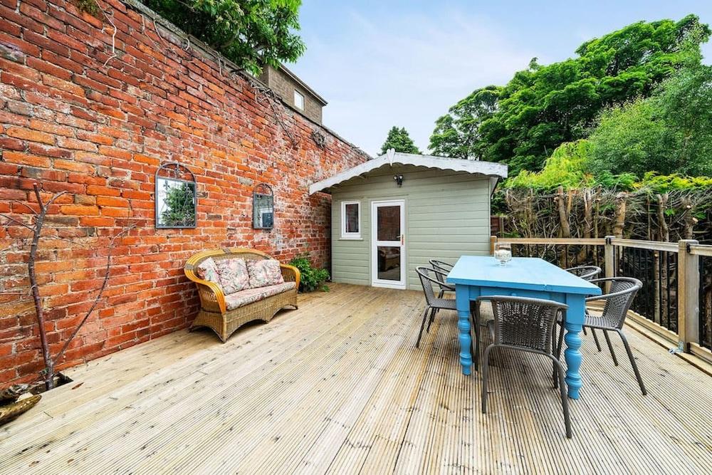 Ferry View Cottage - Private Balcony