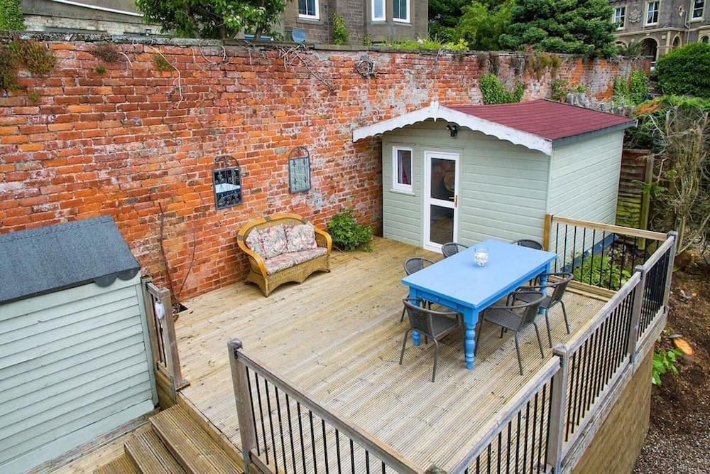 Ferry View Cottage - Private Balcony