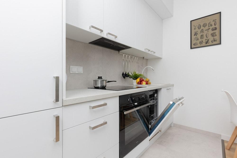 Warsaw Apartment Postępu by Renters