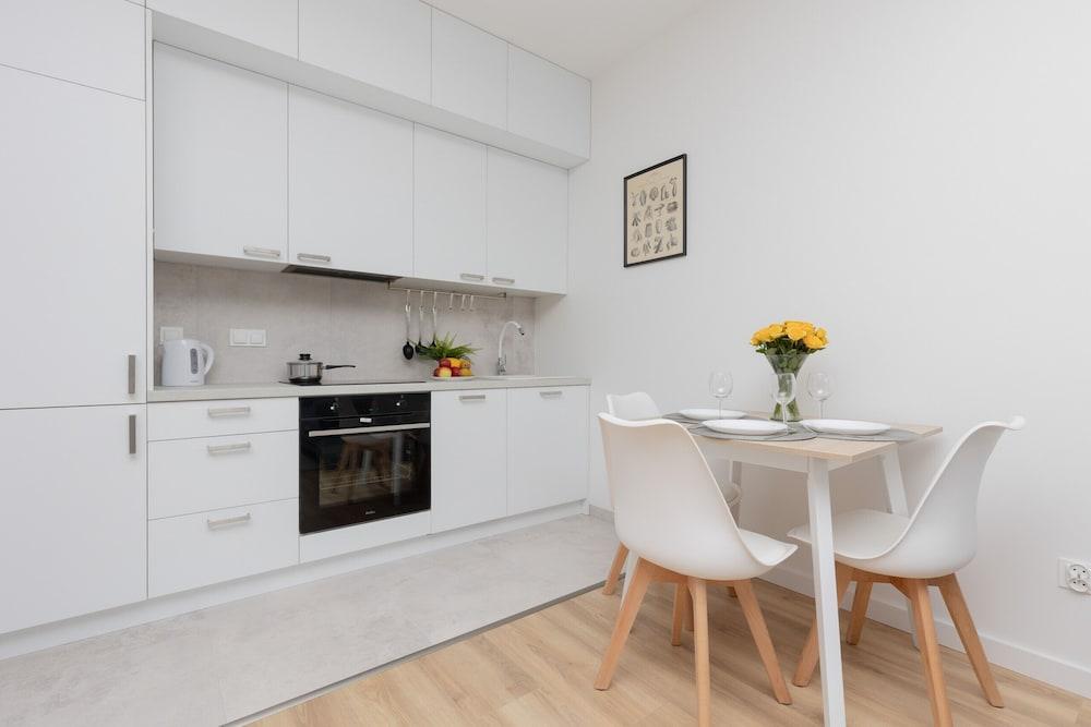 Warsaw Apartment Postępu by Renters