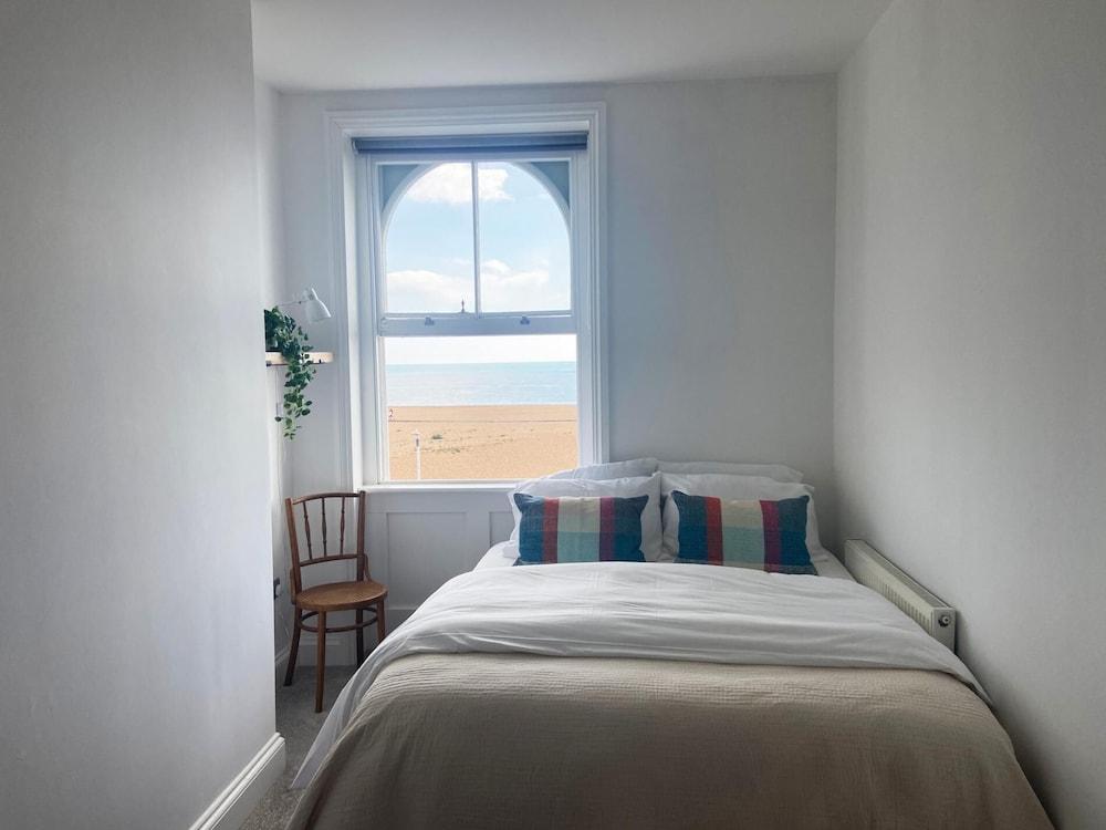 Spacious 2BD Flat With Stunning Views Folkestone