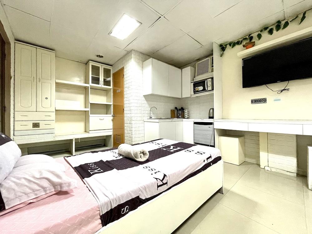 Super OYO 910 Sabaidee Suites