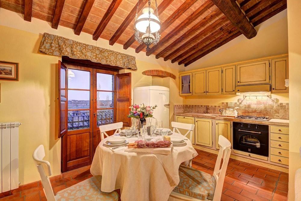 Dante With Whirlpool Sauna and Pool