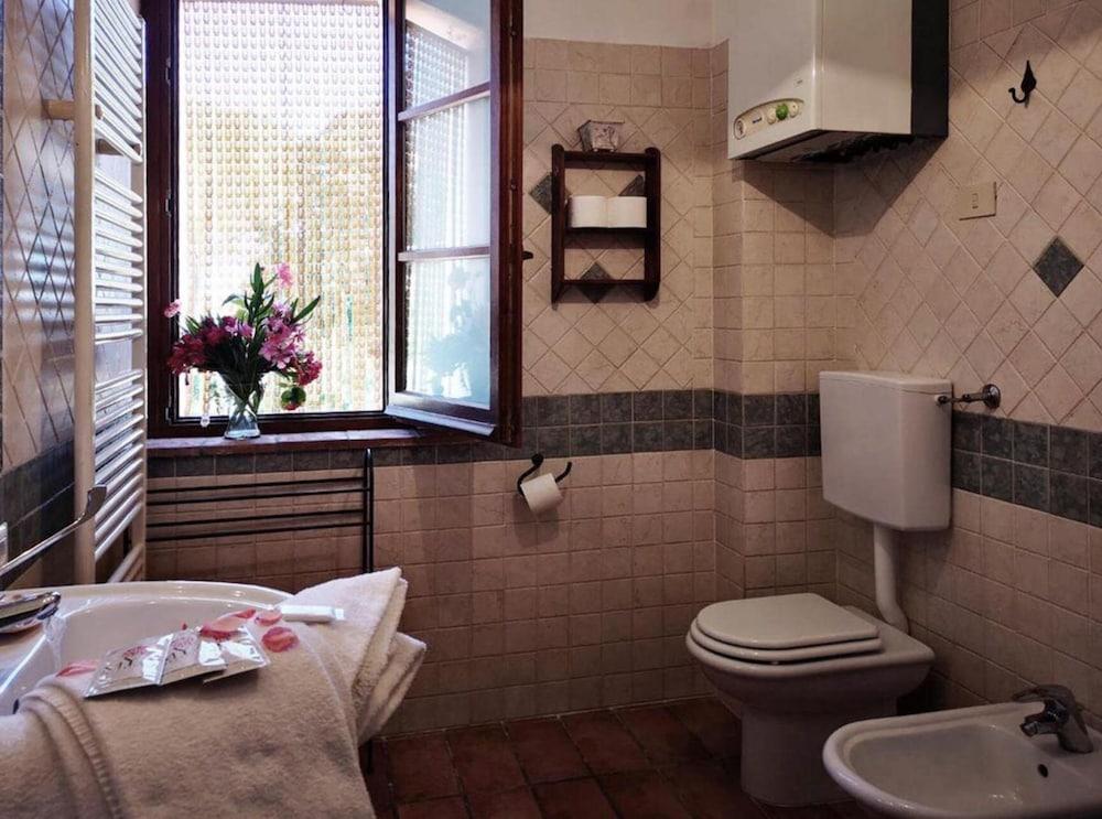 Laurel apt With Shared Pool