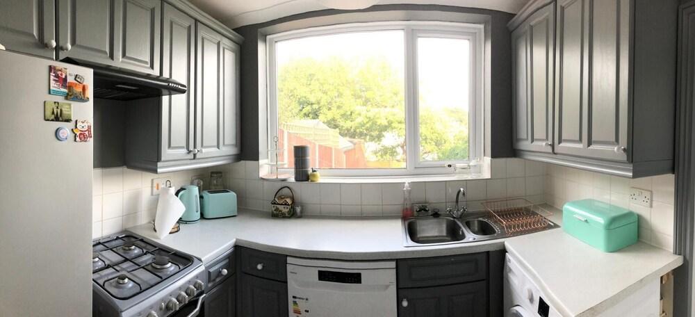 Charming 4BD Semi Detached Home Hastings