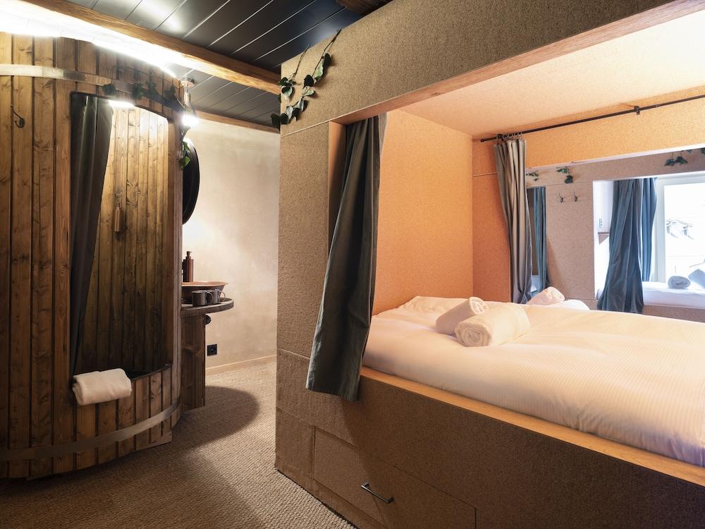 Peanut Medieval Lodge