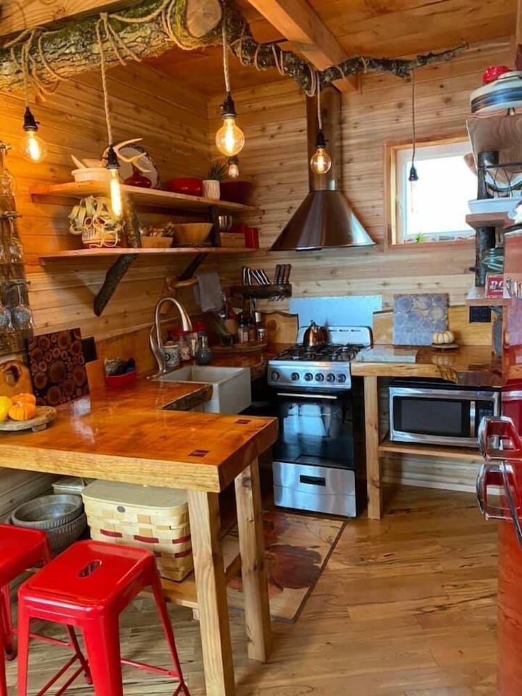 Treehouse over the water - Eagle's Nest