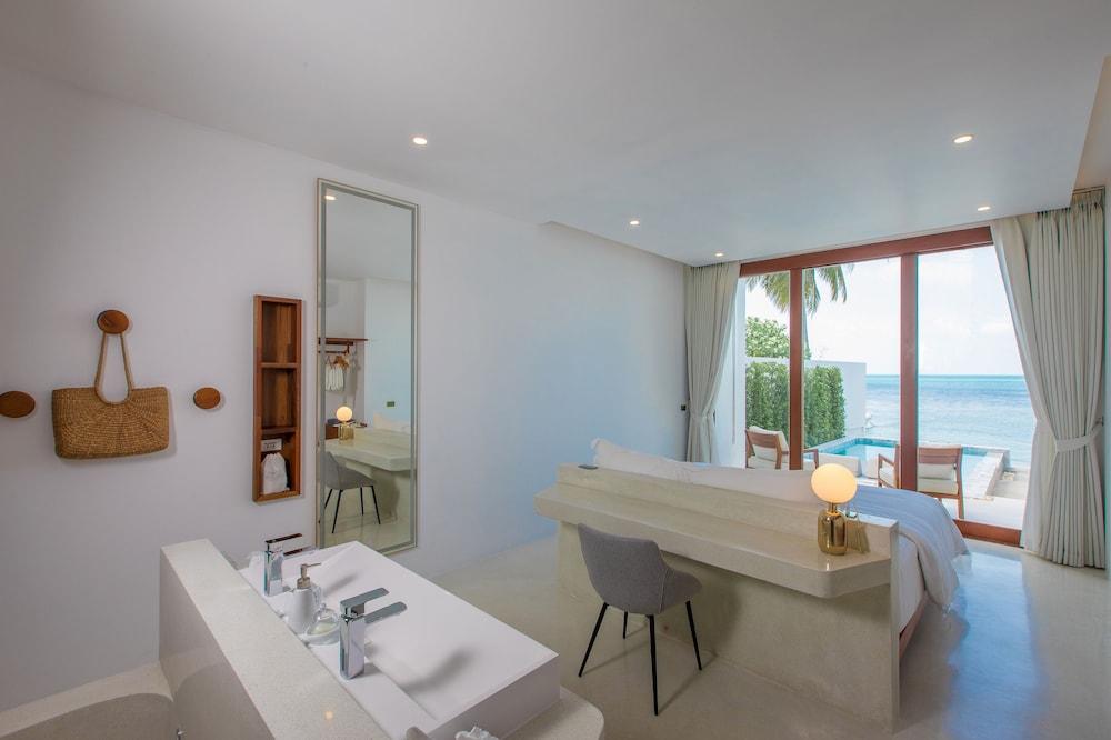 White Whale Beachfront Pool Villa