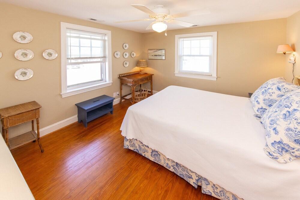 Conch Shell Cottage 3 Bedroom Home by Redawning