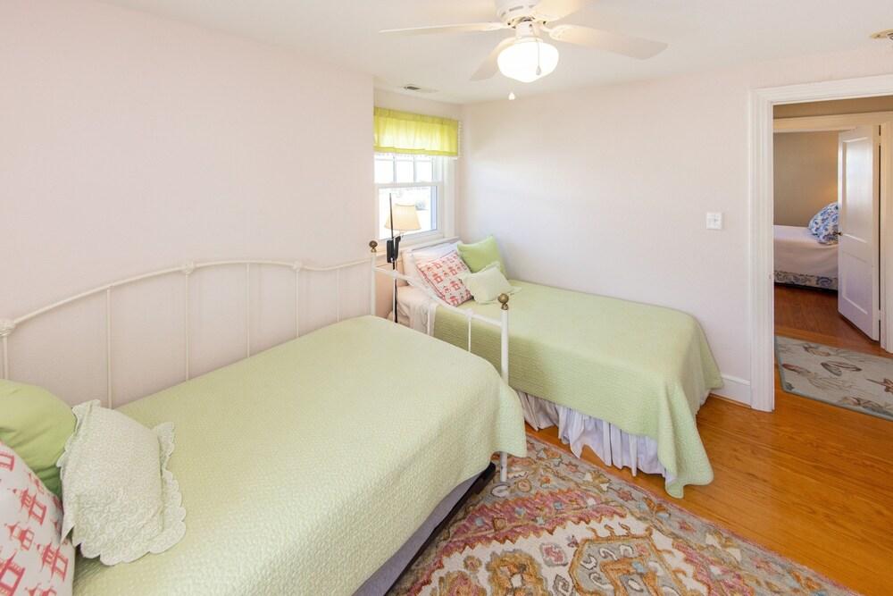 Conch Shell Cottage 3 Bedroom Home by Redawning