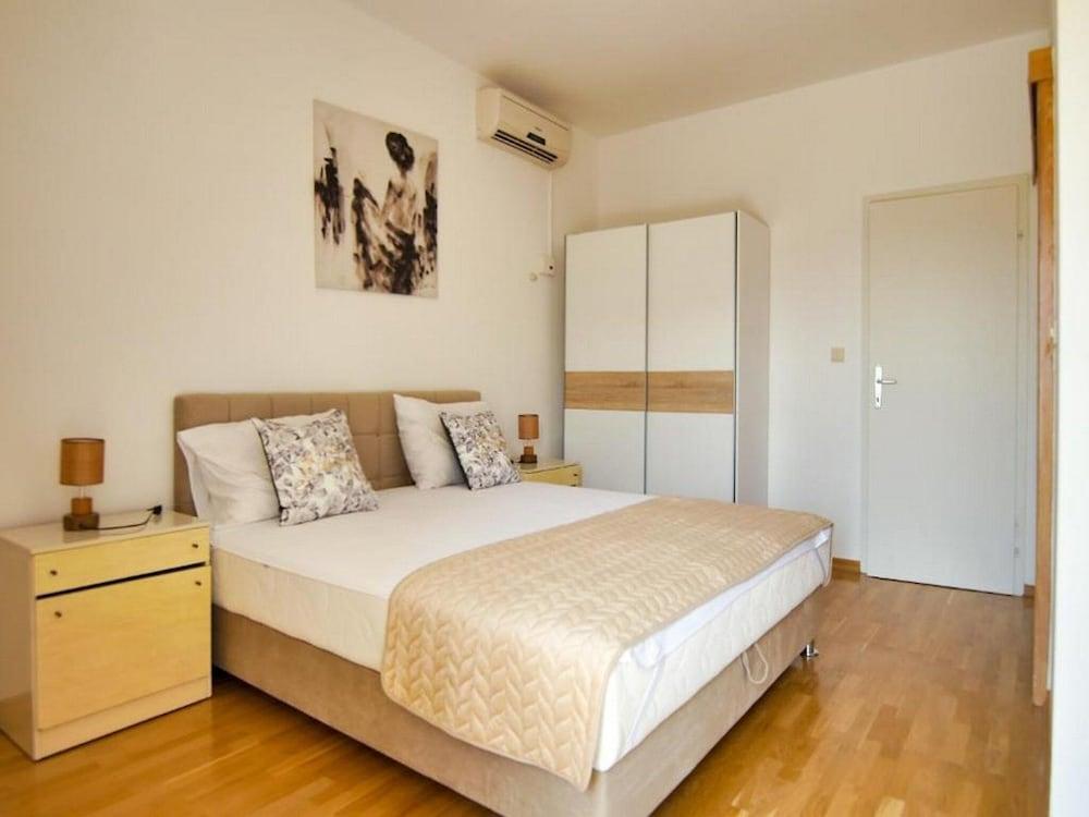 Villa Apartments Babaja