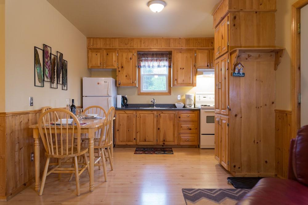 Middle Brook Cottages & Chalets