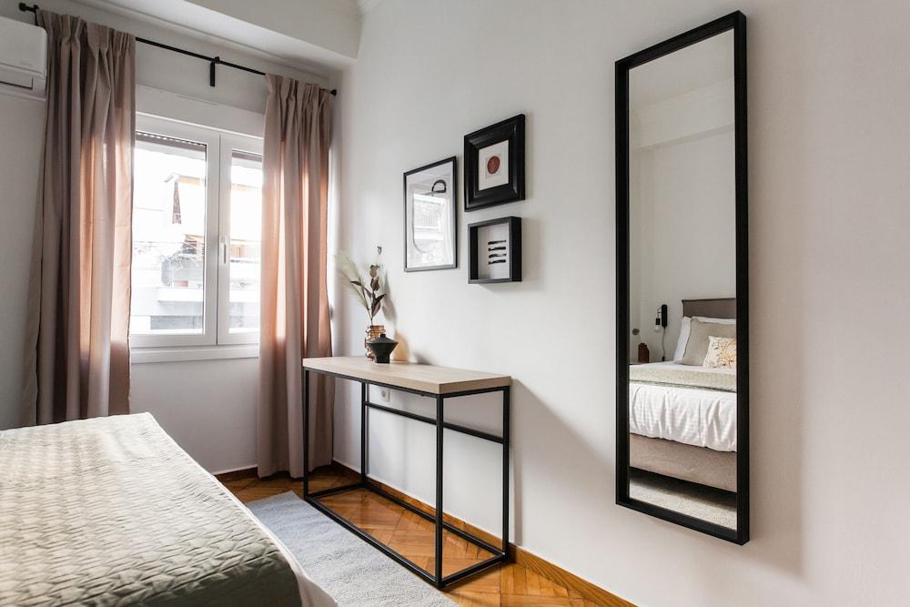 Groovy 2BR Apartment in Koukaki