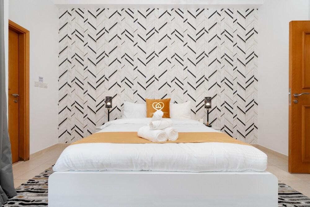 Marvelous 1Bd Marina Residences Pool