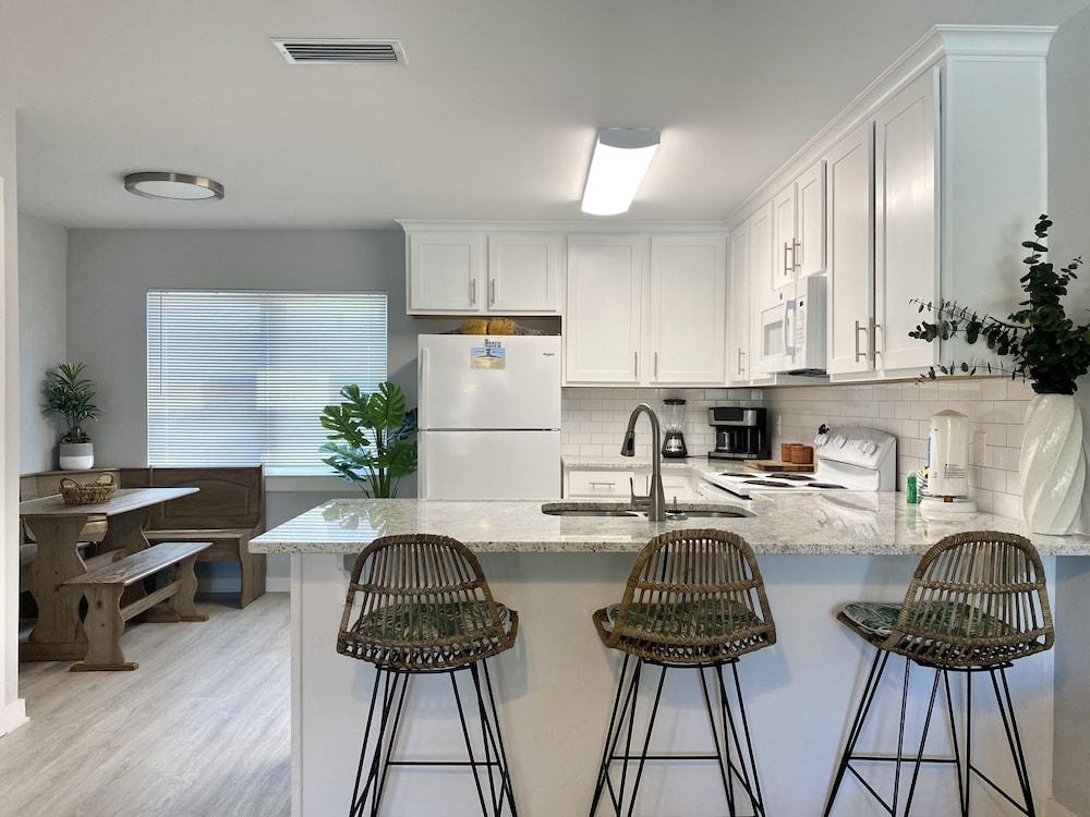 Sand Dollar Condo by ALBVR