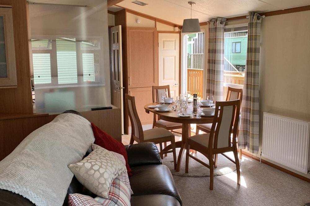 Devine's Caravan Sleeps 6 by River