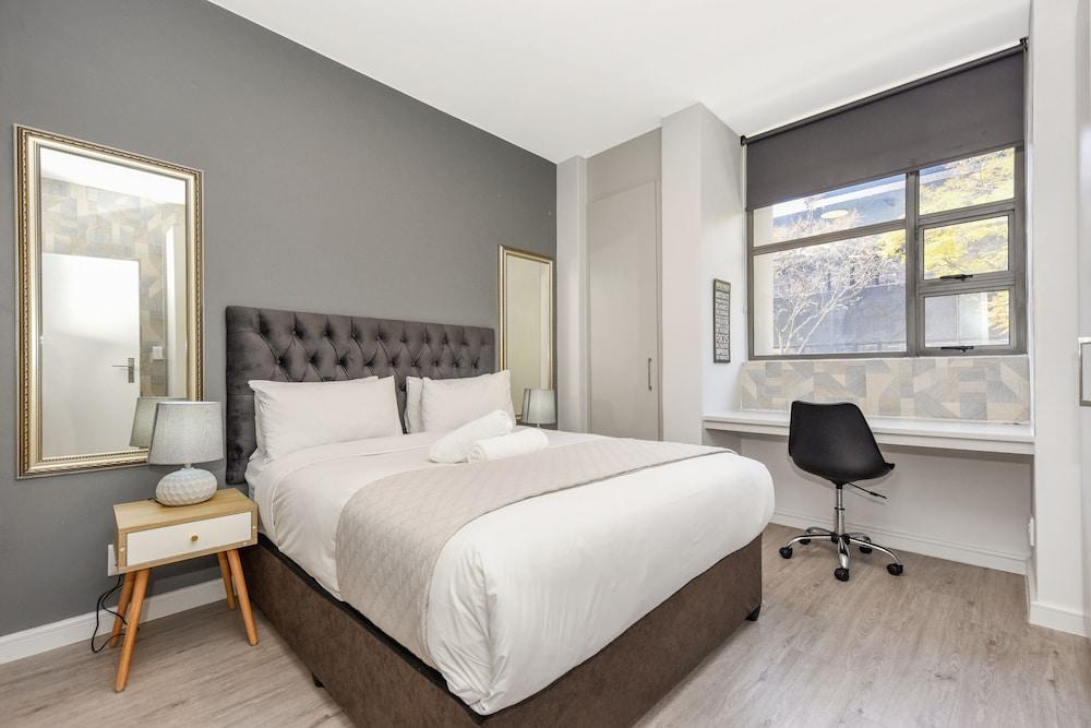 Easy Stay - The Median