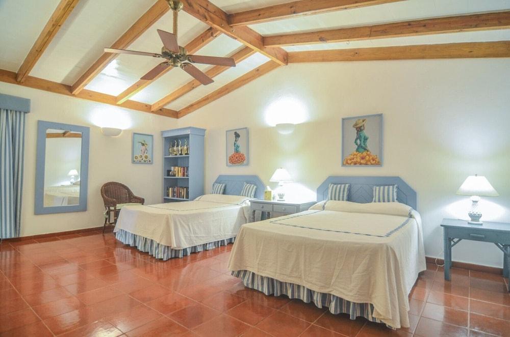 Golf Villa Close to the Beach No00